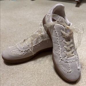 Elegant Cream Lace Women's Sneakers